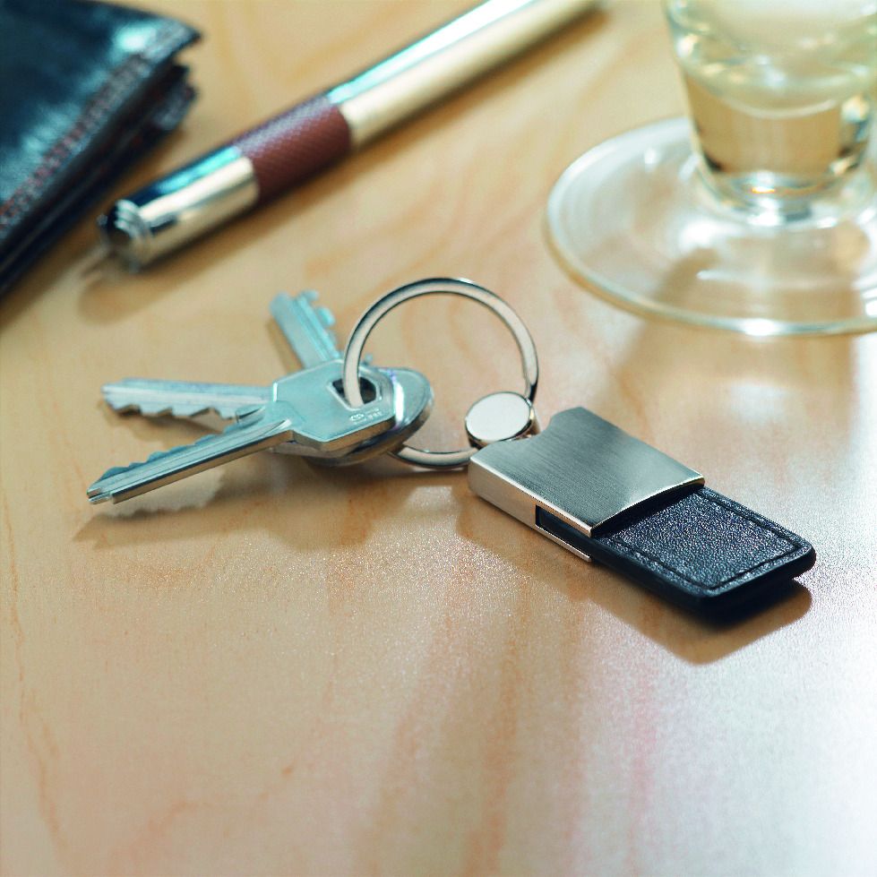 GiftRetail AR1589 - COLUMBUS PU and metal key ring