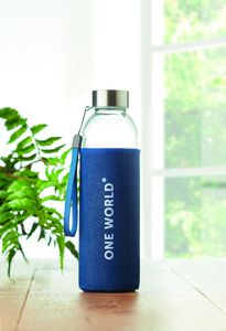 GiftRetail MO6192 - UTAH DENIM Glass bottle in pouch 500 ml Blue